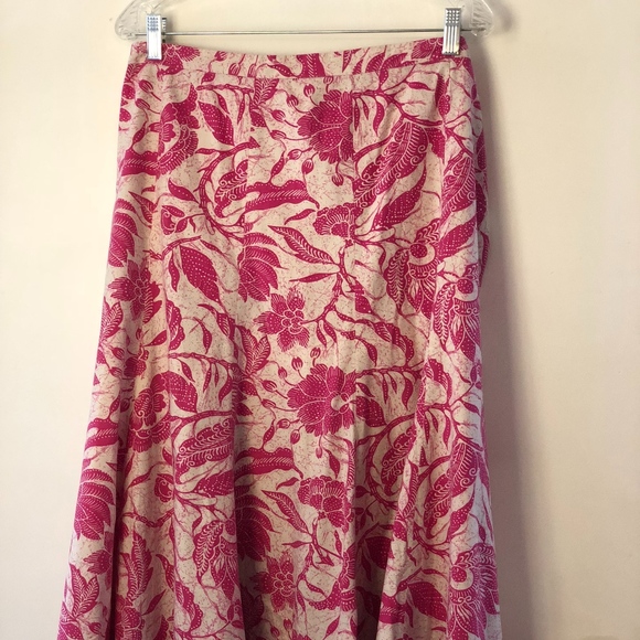 Old Navy Dresses & Skirts - Lovely batik print skirt
